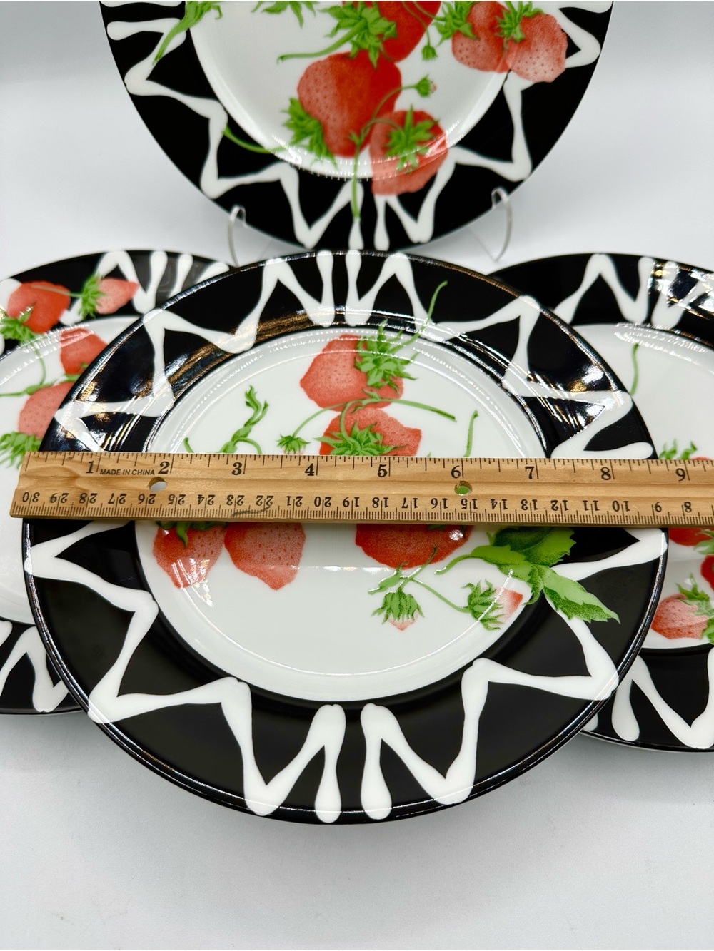 4 Limoges “Fraise Florida” French Luncheon Plates 1987 - Picture 6 of 7